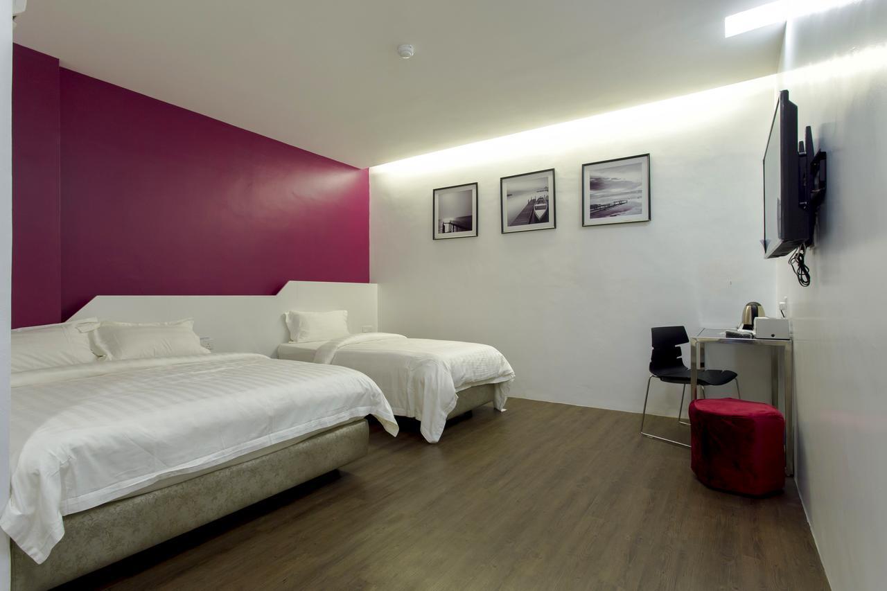 Aloha Hotel Sdn Bhd Pontian Kecil Exteriör bild