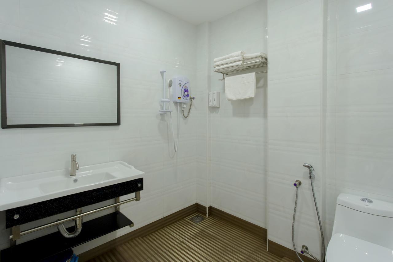 Aloha Hotel Sdn Bhd Pontian Kecil Exteriör bild