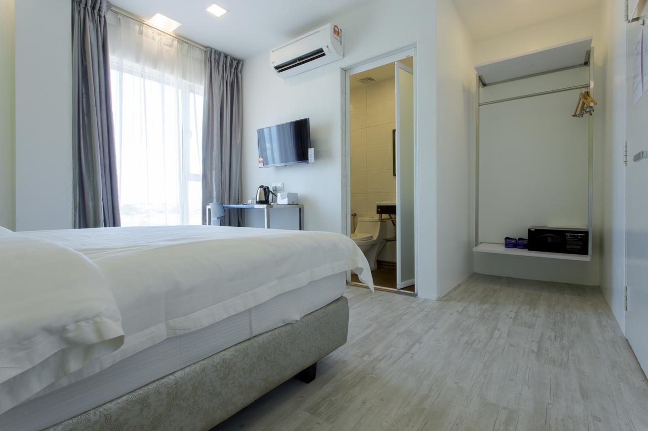 Aloha Hotel Sdn Bhd Pontian Kecil Exteriör bild